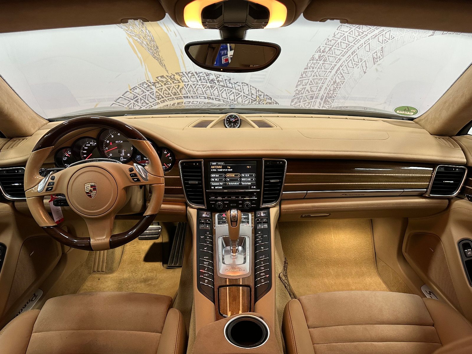 Fahrzeugabbildung Porsche Panamera GTS BOSE 20" BEIGE KLAPPENAUSPUFF