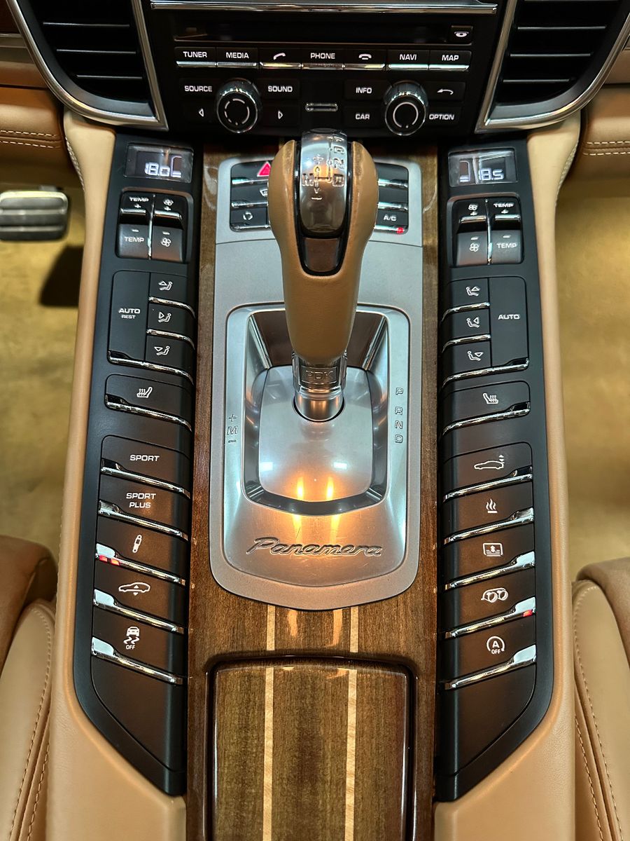 Fahrzeugabbildung Porsche Panamera GTS BOSE 20" BEIGE KLAPPENAUSPUFF