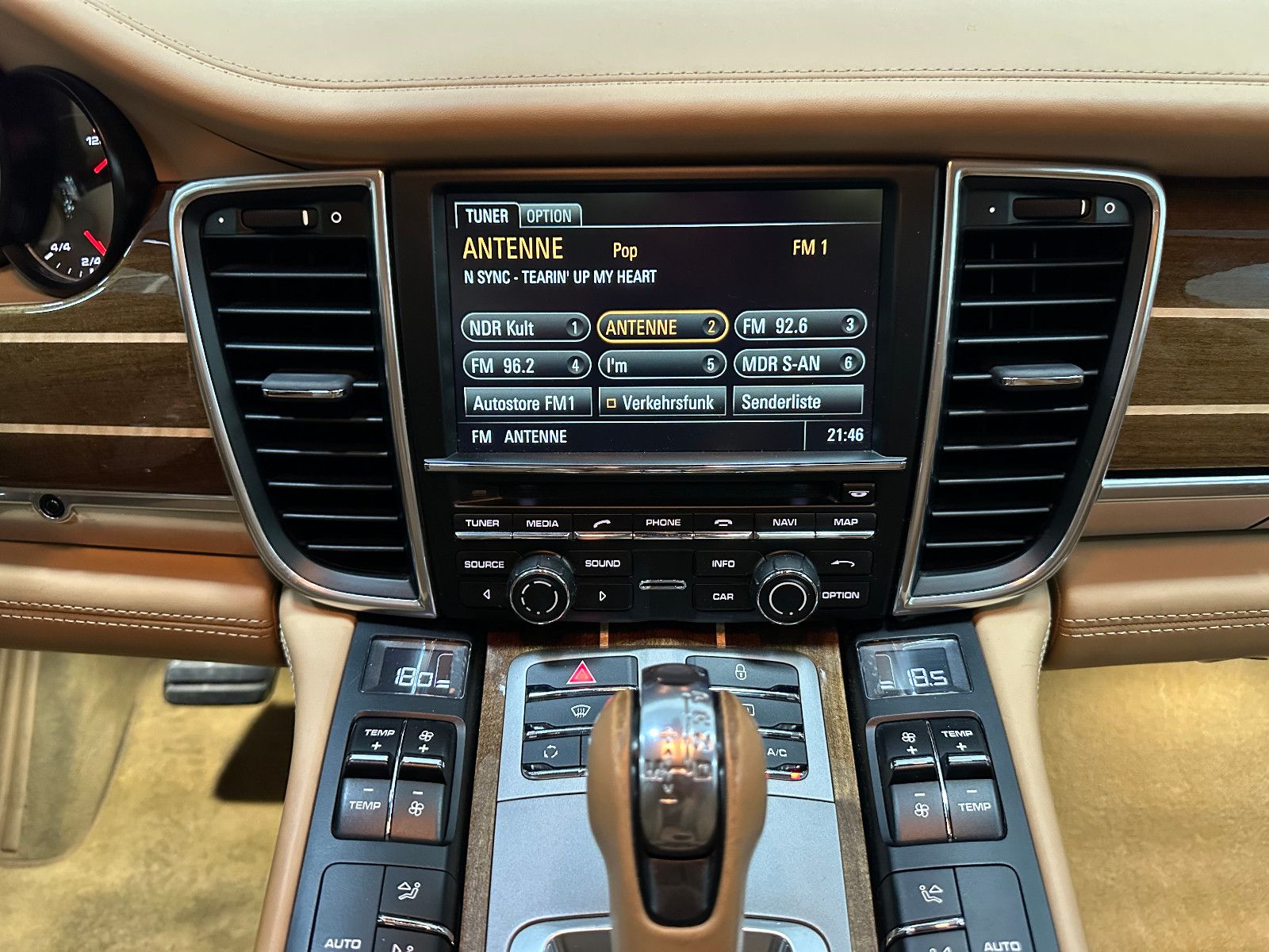 Fahrzeugabbildung Porsche Panamera GTS BOSE 20" BEIGE KLAPPENAUSPUFF