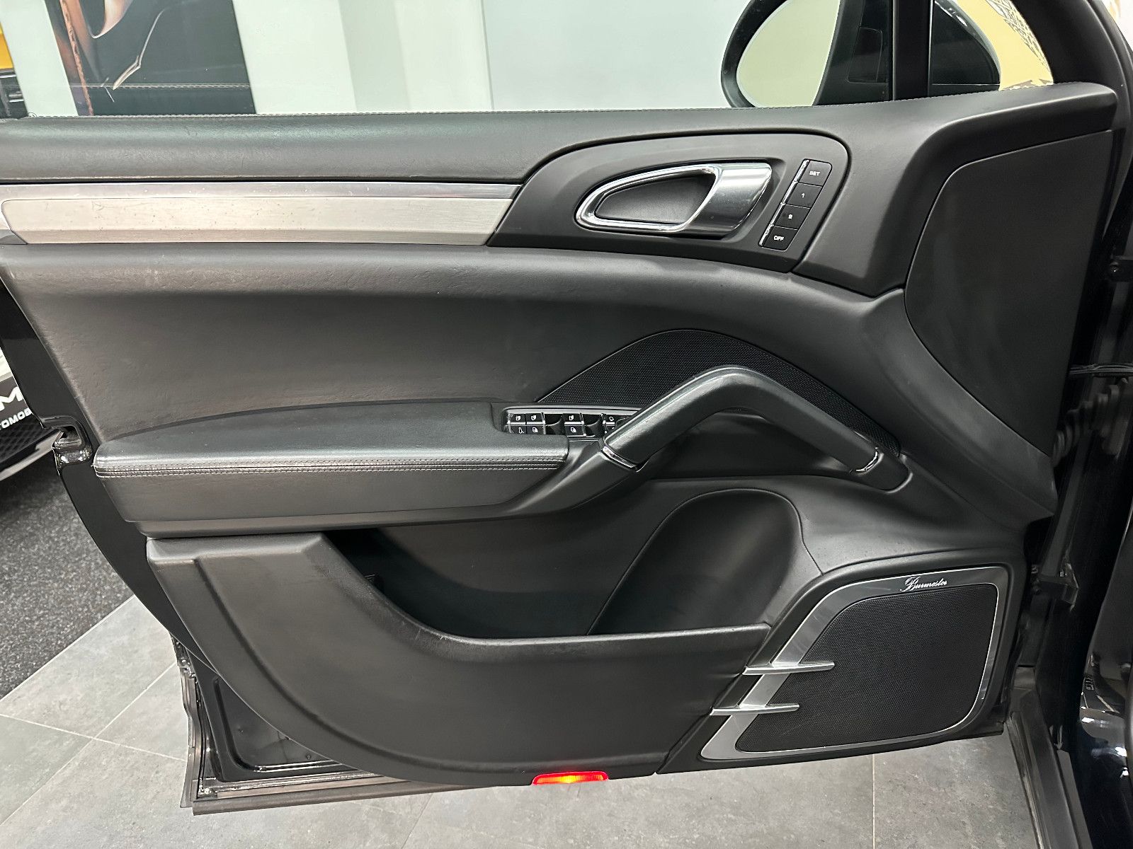 Fahrzeugabbildung Porsche Cayenne Turbo Burmester Memory Schiebedach