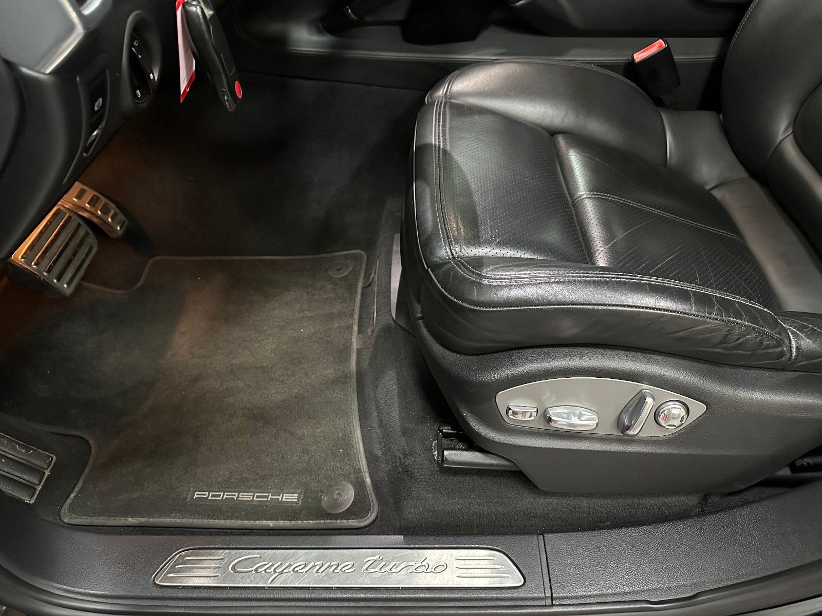 Fahrzeugabbildung Porsche Cayenne Turbo Burmester Memory Schiebedach