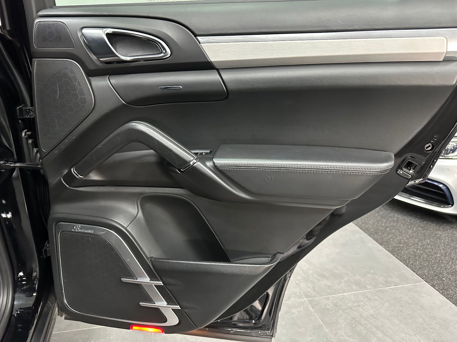 Fahrzeugabbildung Porsche Cayenne Turbo Burmester Memory Schiebedach