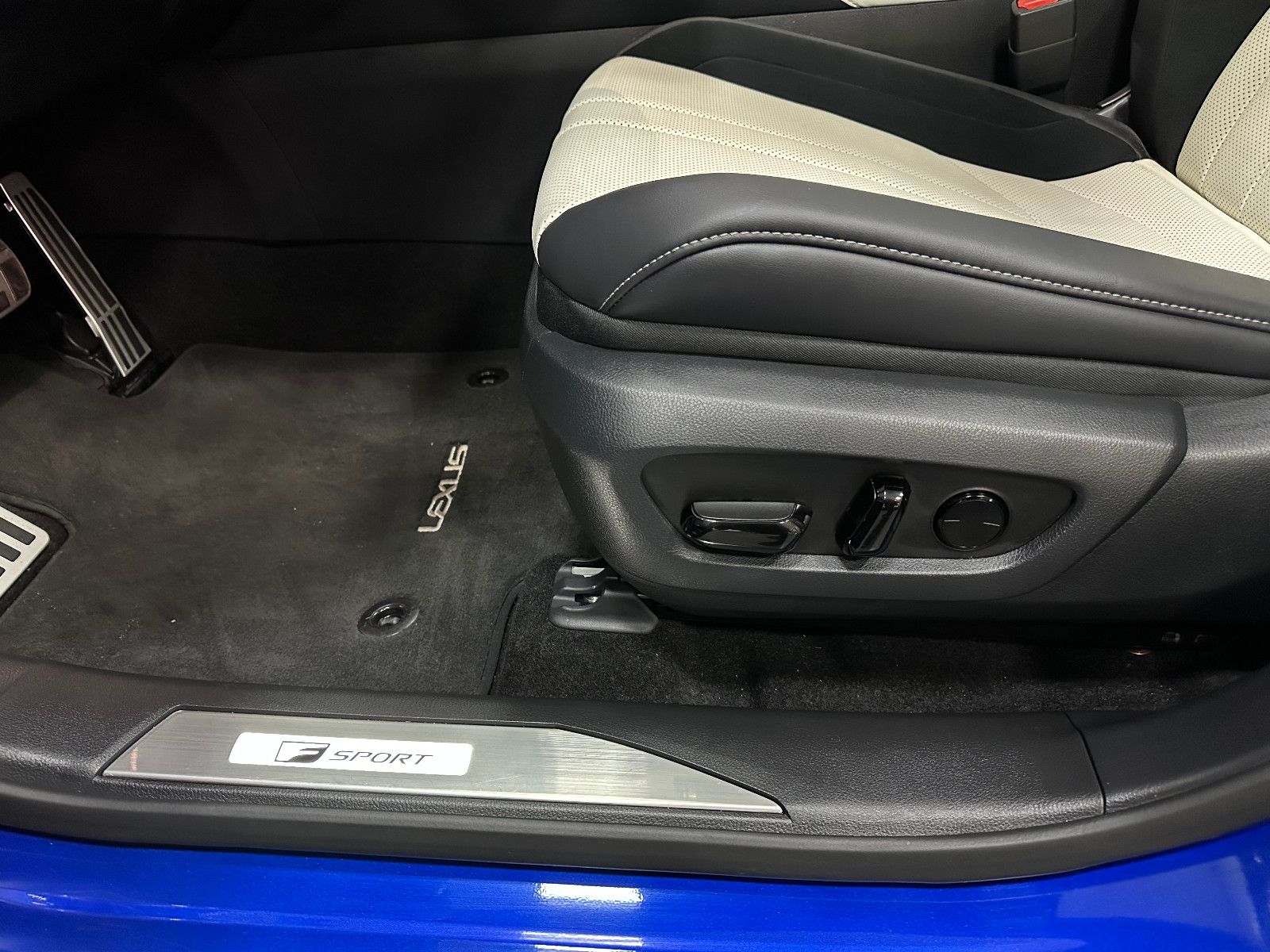 Fahrzeugabbildung Lexus RX 500 h DIRECT4 F SPORT+ PANO 360° AMBIENTE