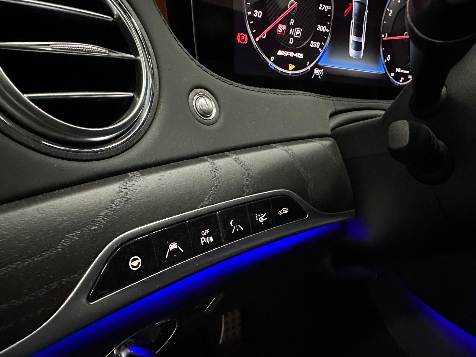 Fahrzeugabbildung Mercedes-Benz S 63 AMG 4Matic+ L *22Zoll*PANO*Voll*