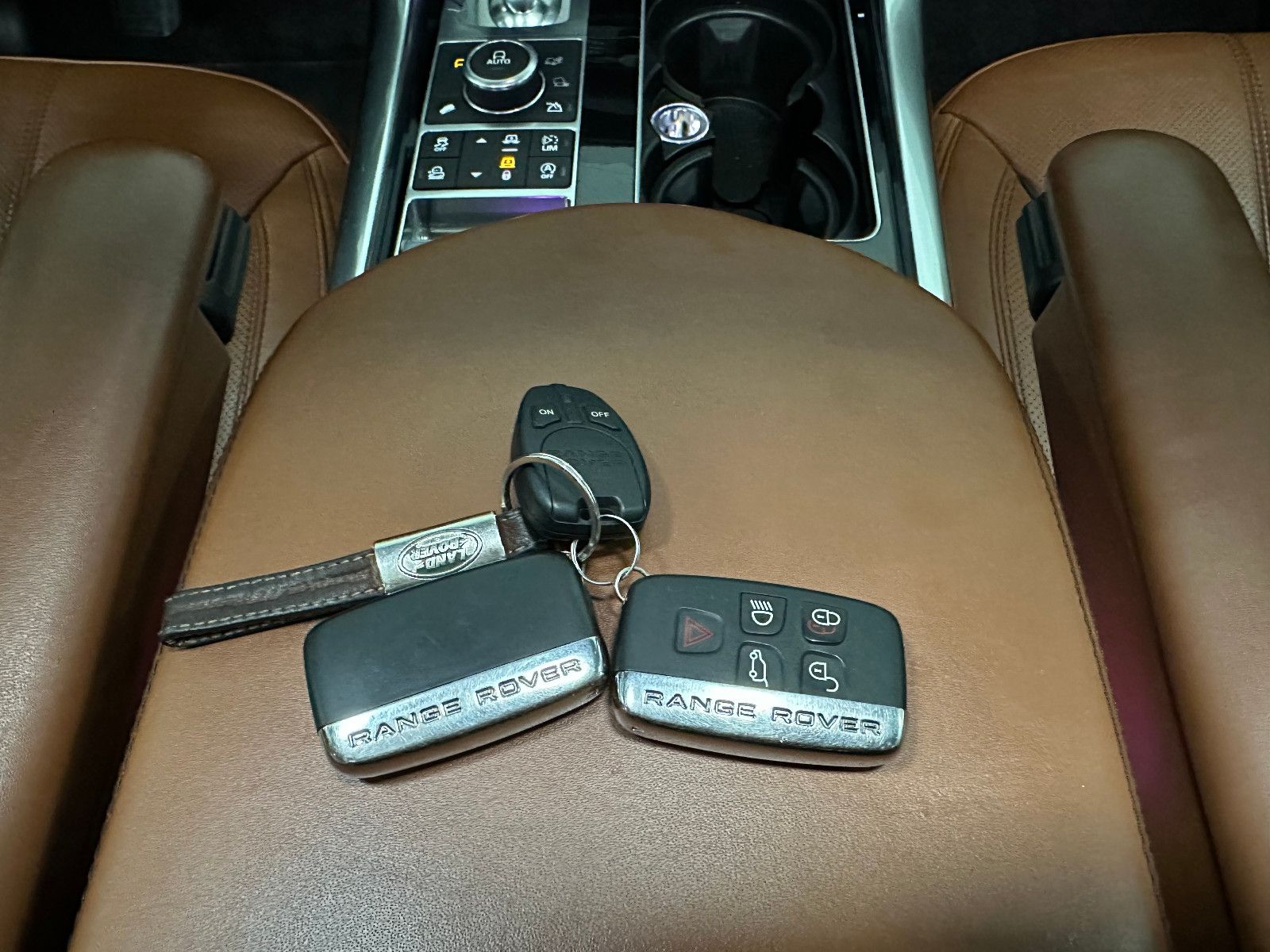 Fahrzeugabbildung Land Rover Range Rover Sport HSE Dynamic*PANO*KEYLESS*TOTWI