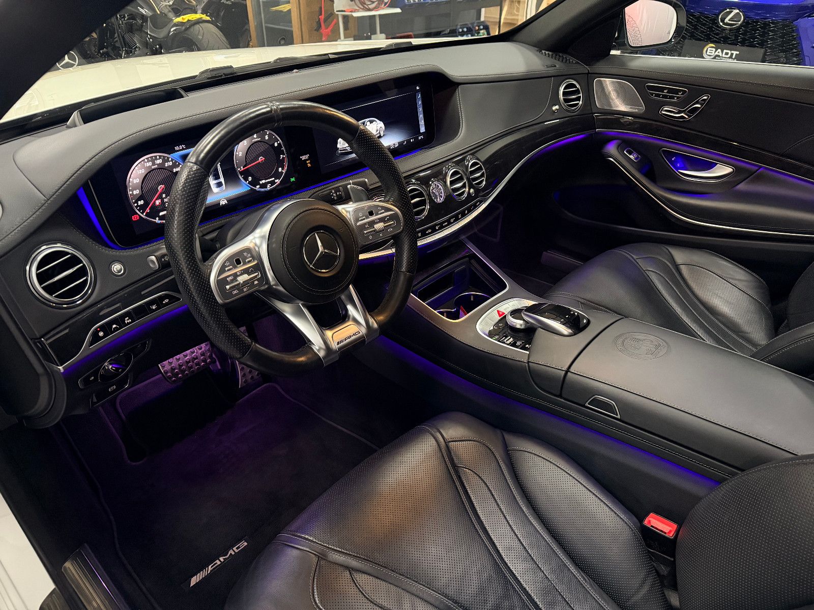Fahrzeugabbildung Mercedes-Benz S 63 AMG 4Matic+ L *PANO*HUD*360°*DTR*SOFTCLOSE*