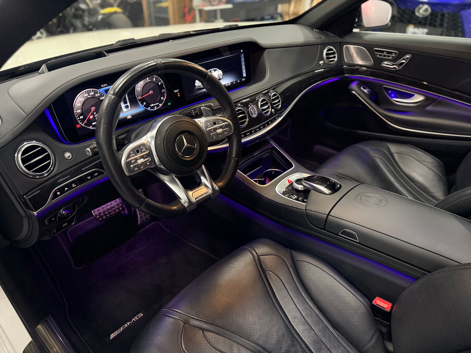Fahrzeugabbildung Mercedes-Benz S 63 AMG 4Matic+ L *PANO*HUD*360°*DTR*SOFTCLOSE*