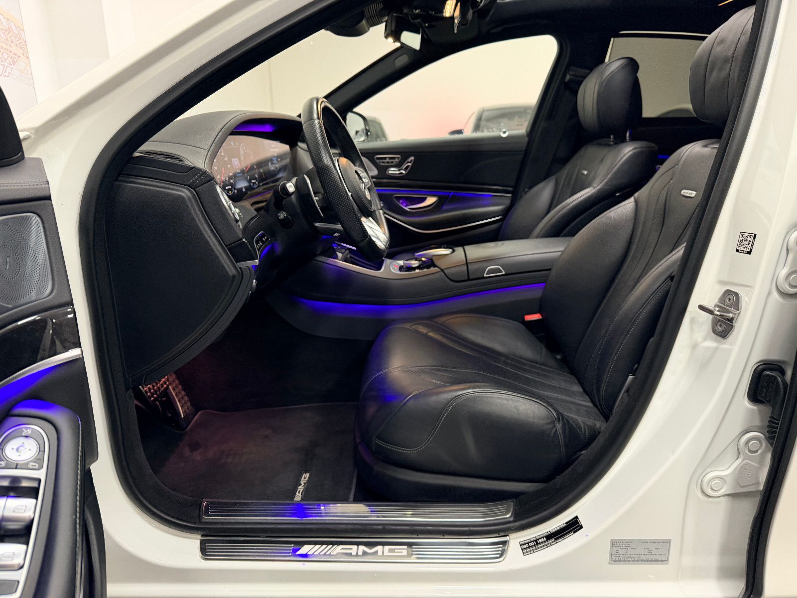 Fahrzeugabbildung Mercedes-Benz S 63 AMG 4Matic+ L *PANO*HUD*360°*DTR*SOFTCLOSE*