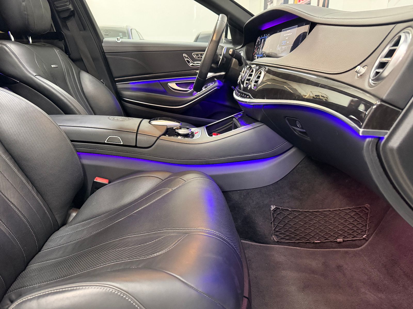 Fahrzeugabbildung Mercedes-Benz S 63 AMG 4Matic+ L *PANO*HUD*360°*DTR*SOFTCLOSE*