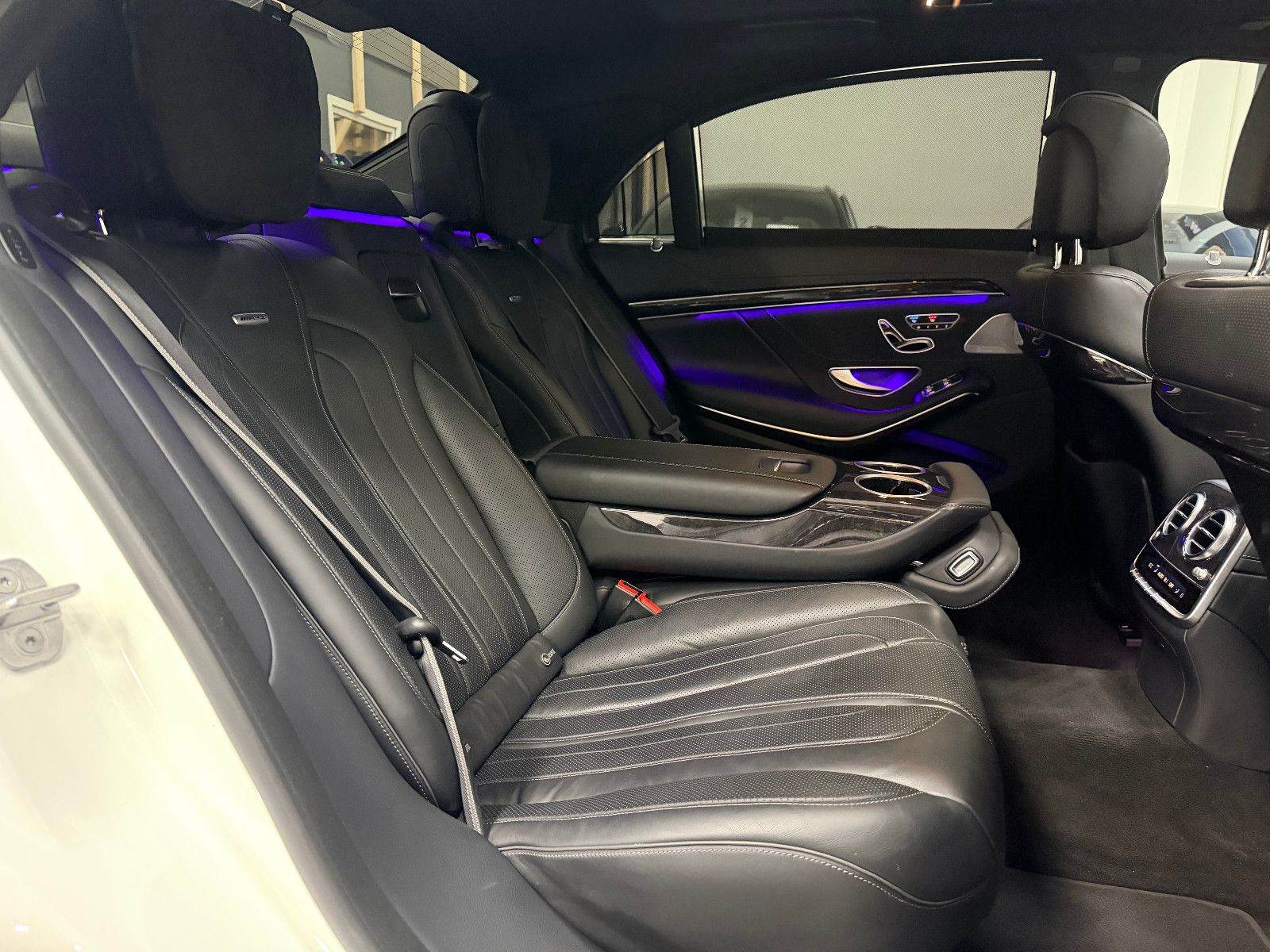 Fahrzeugabbildung Mercedes-Benz S 63 AMG 4Matic+ L *PANO*HUD*360°*DTR*SOFTCLOSE*