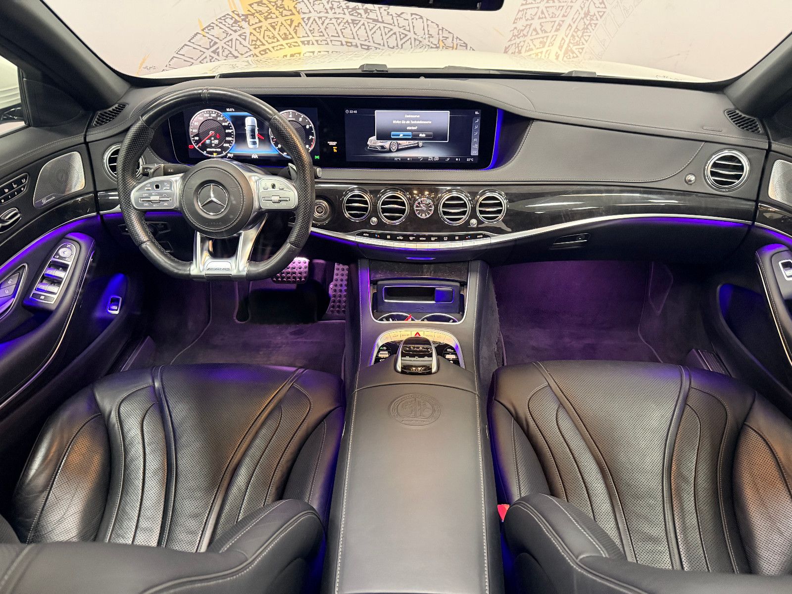 Fahrzeugabbildung Mercedes-Benz S 63 AMG 4Matic+ L *PANO*HUD*360°*DTR*SOFTCLOSE*