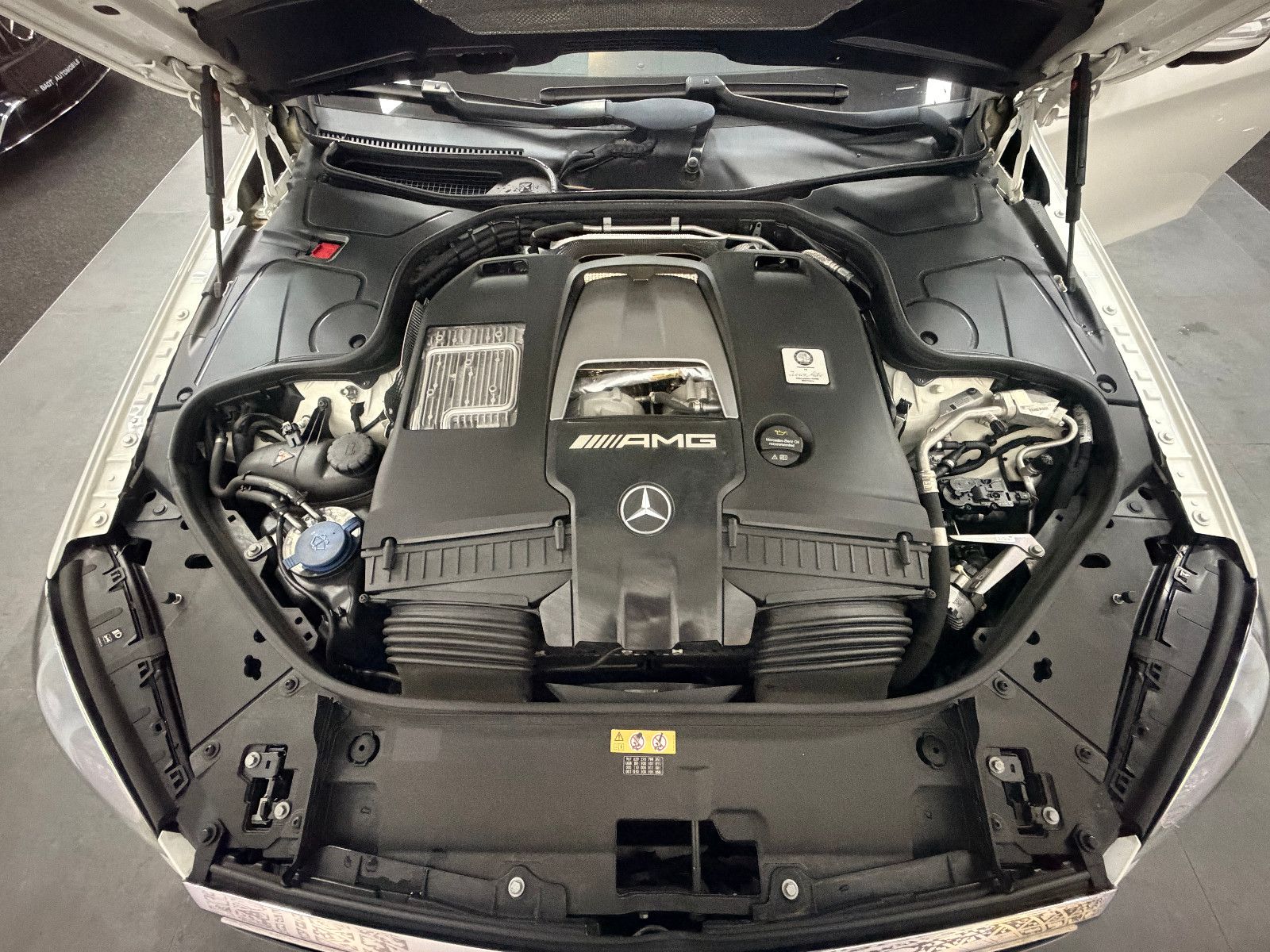 Fahrzeugabbildung Mercedes-Benz S 63 AMG 4Matic+ L *PANO*HUD*360°*DTR*SOFTCLOSE*