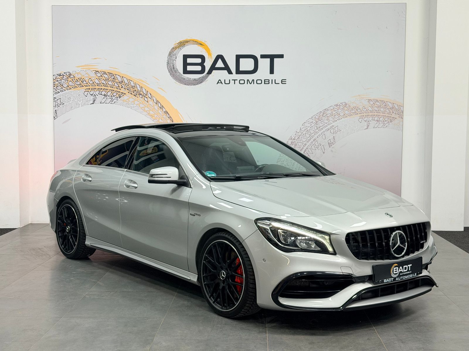 Fahrzeugabbildung Mercedes-Benz CLA 45 AMG 4Matic Limousine PANORAMA
