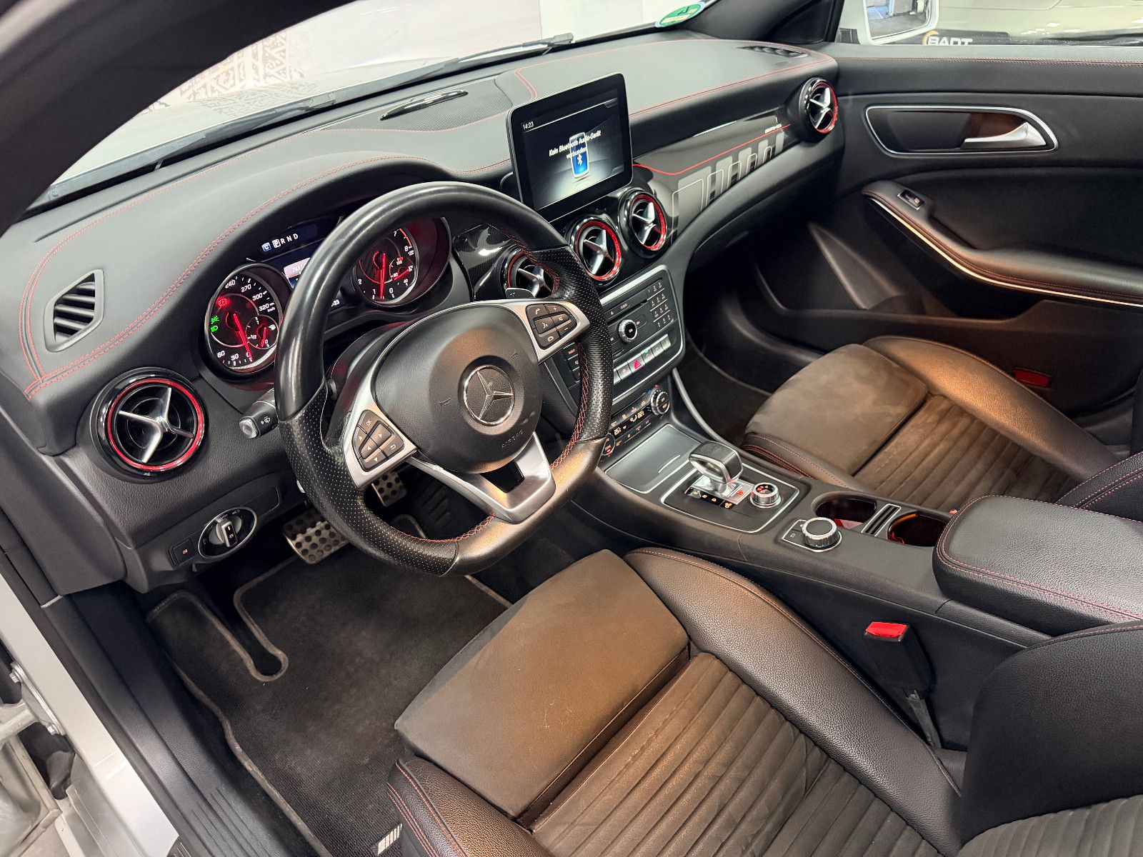 Fahrzeugabbildung Mercedes-Benz CLA 45 AMG 4Matic Limousine PANORAMA