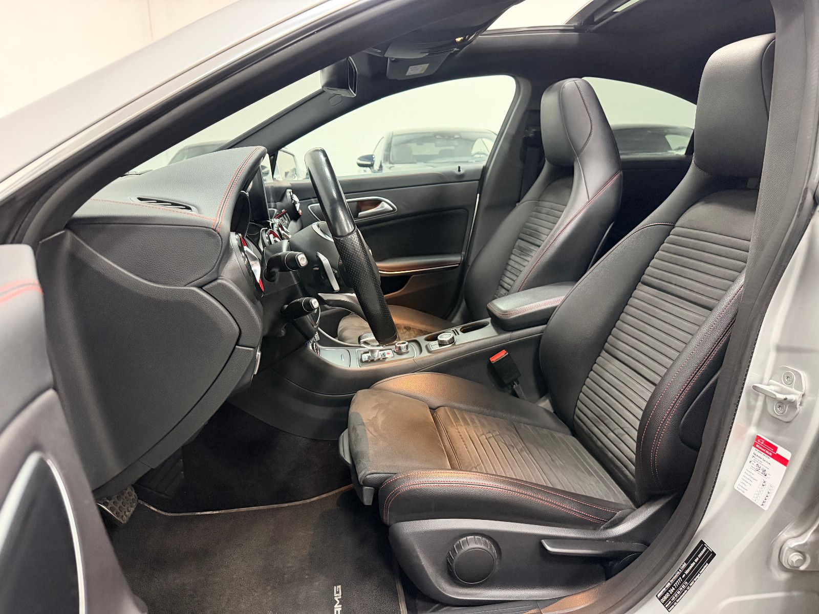 Fahrzeugabbildung Mercedes-Benz CLA 45 AMG 4Matic Limousine PANORAMA