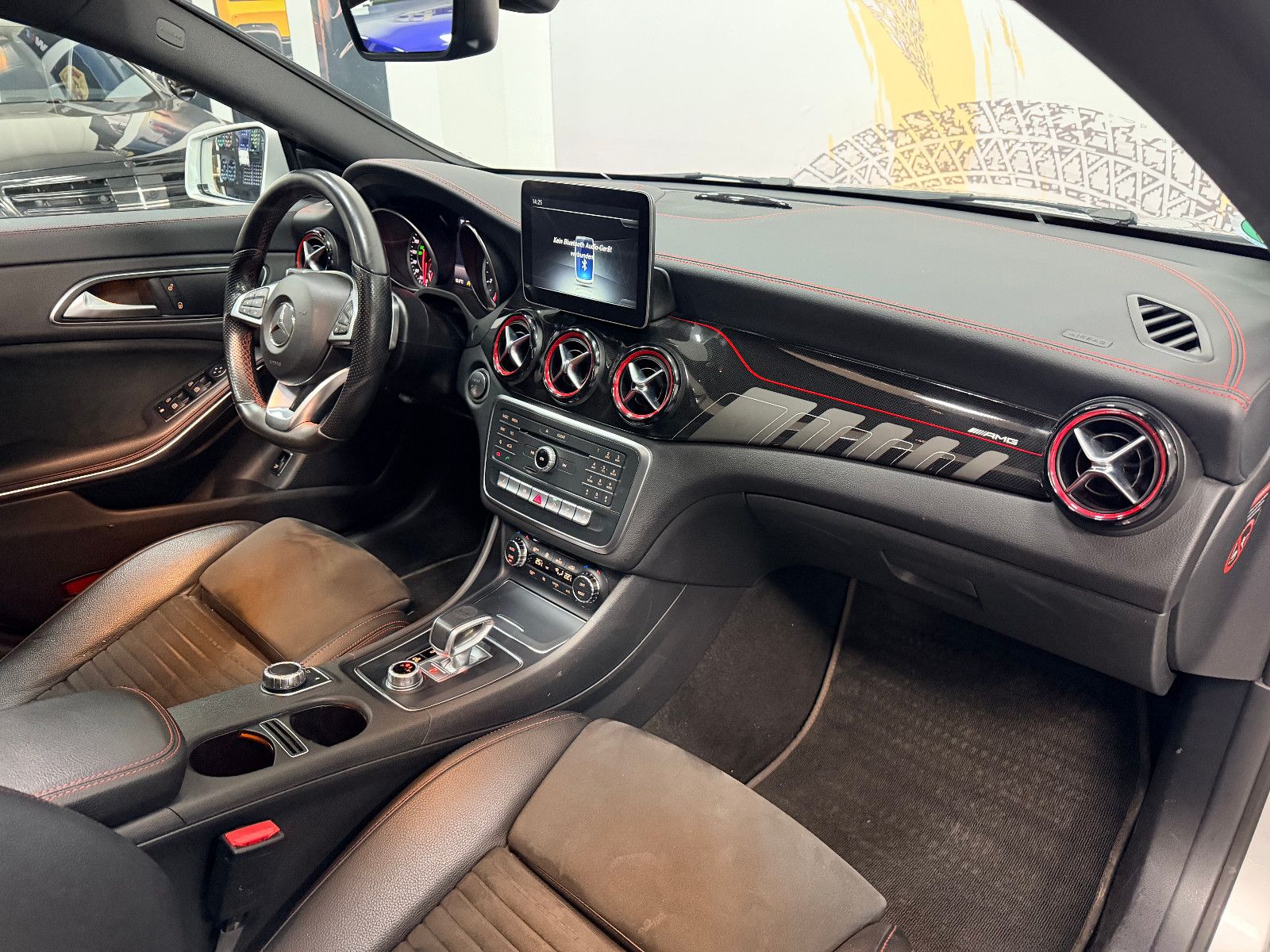 Fahrzeugabbildung Mercedes-Benz CLA 45 AMG 4Matic Limousine PANORAMA