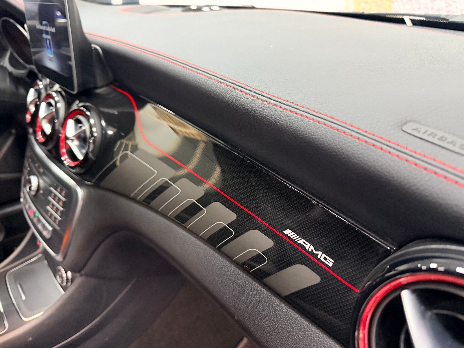 Fahrzeugabbildung Mercedes-Benz CLA 45 AMG 4Matic Limousine PANORAMA