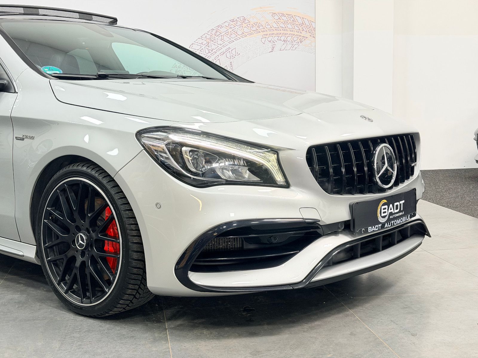 Fahrzeugabbildung Mercedes-Benz CLA 45 AMG 4Matic Limousine PANORAMA
