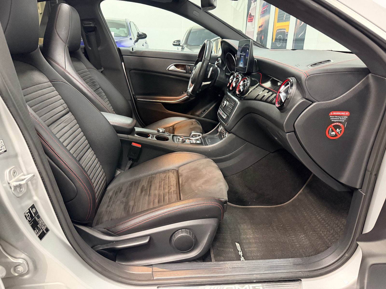 Fahrzeugabbildung Mercedes-Benz CLA 45 AMG 4Matic Limousine PANORAMA