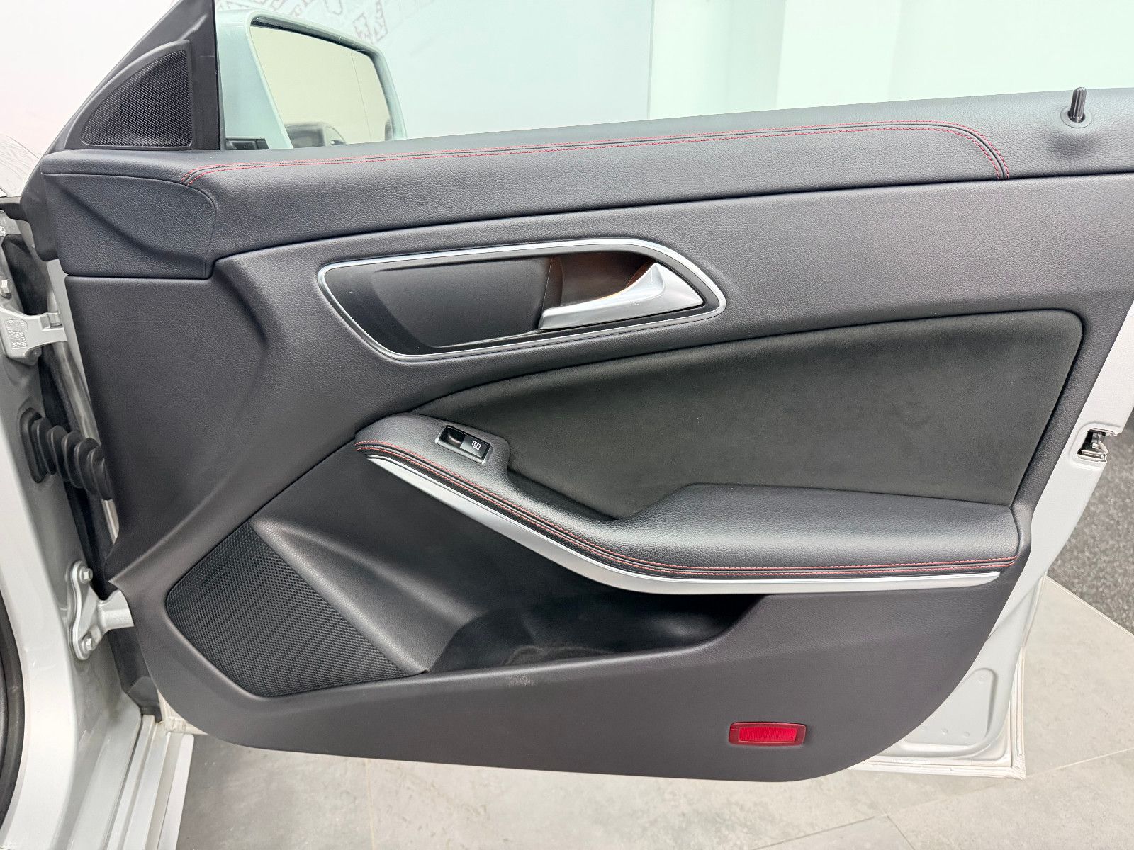 Fahrzeugabbildung Mercedes-Benz CLA 45 AMG 4Matic Limousine PANORAMA