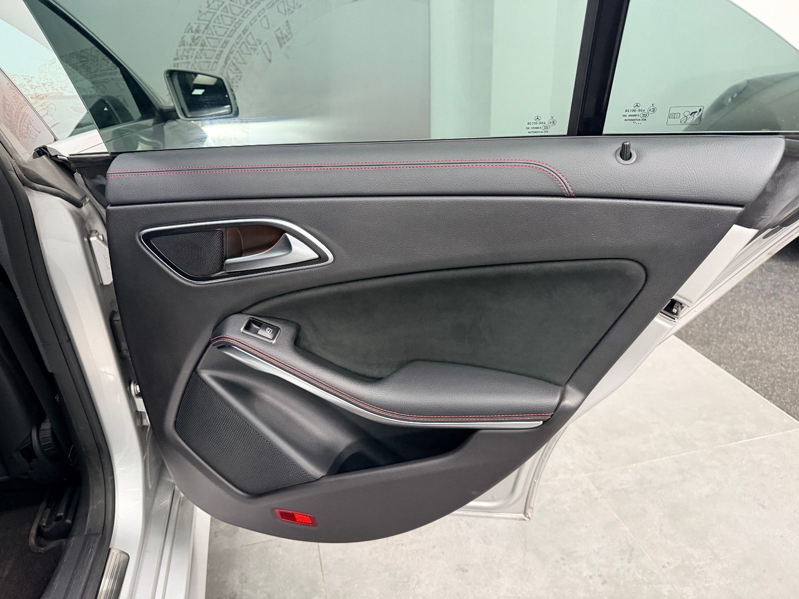 Fahrzeugabbildung Mercedes-Benz CLA 45 AMG 4Matic Limousine PANORAMA