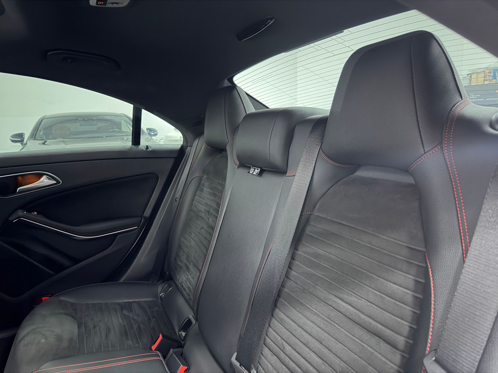 Fahrzeugabbildung Mercedes-Benz CLA 45 AMG 4Matic Limousine PANORAMA