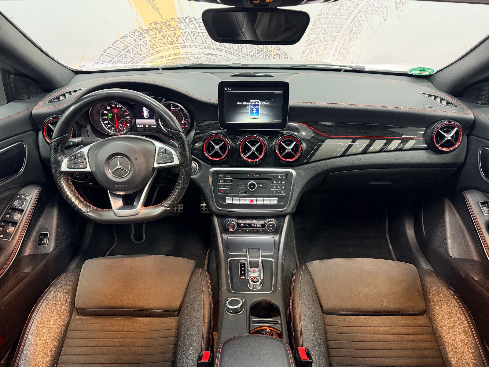 Fahrzeugabbildung Mercedes-Benz CLA 45 AMG 4Matic Limousine PANORAMA