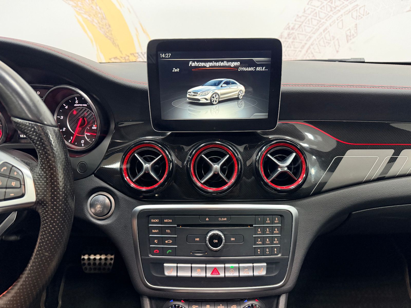 Fahrzeugabbildung Mercedes-Benz CLA 45 AMG 4Matic Limousine PANORAMA