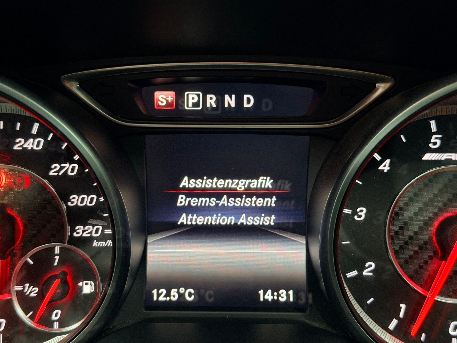 Fahrzeugabbildung Mercedes-Benz CLA 45 AMG 4Matic Limousine PANORAMA