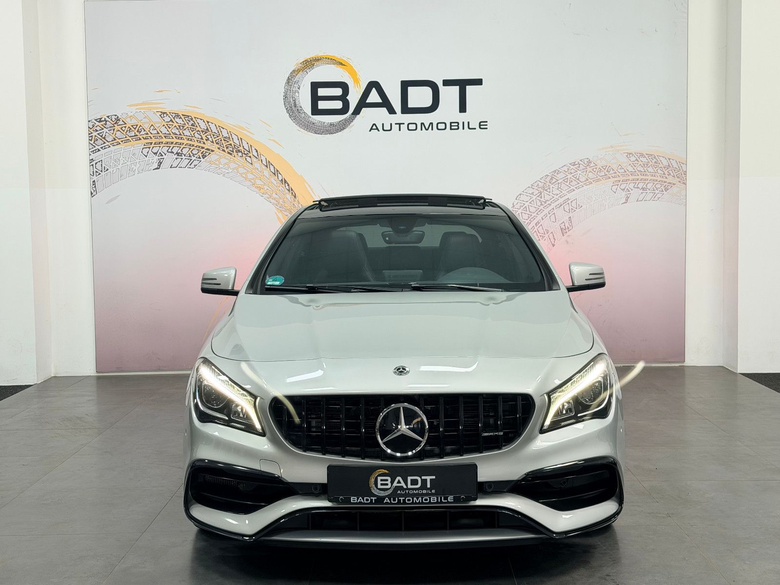 Fahrzeugabbildung Mercedes-Benz CLA 45 AMG 4Matic Limousine PANORAMA
