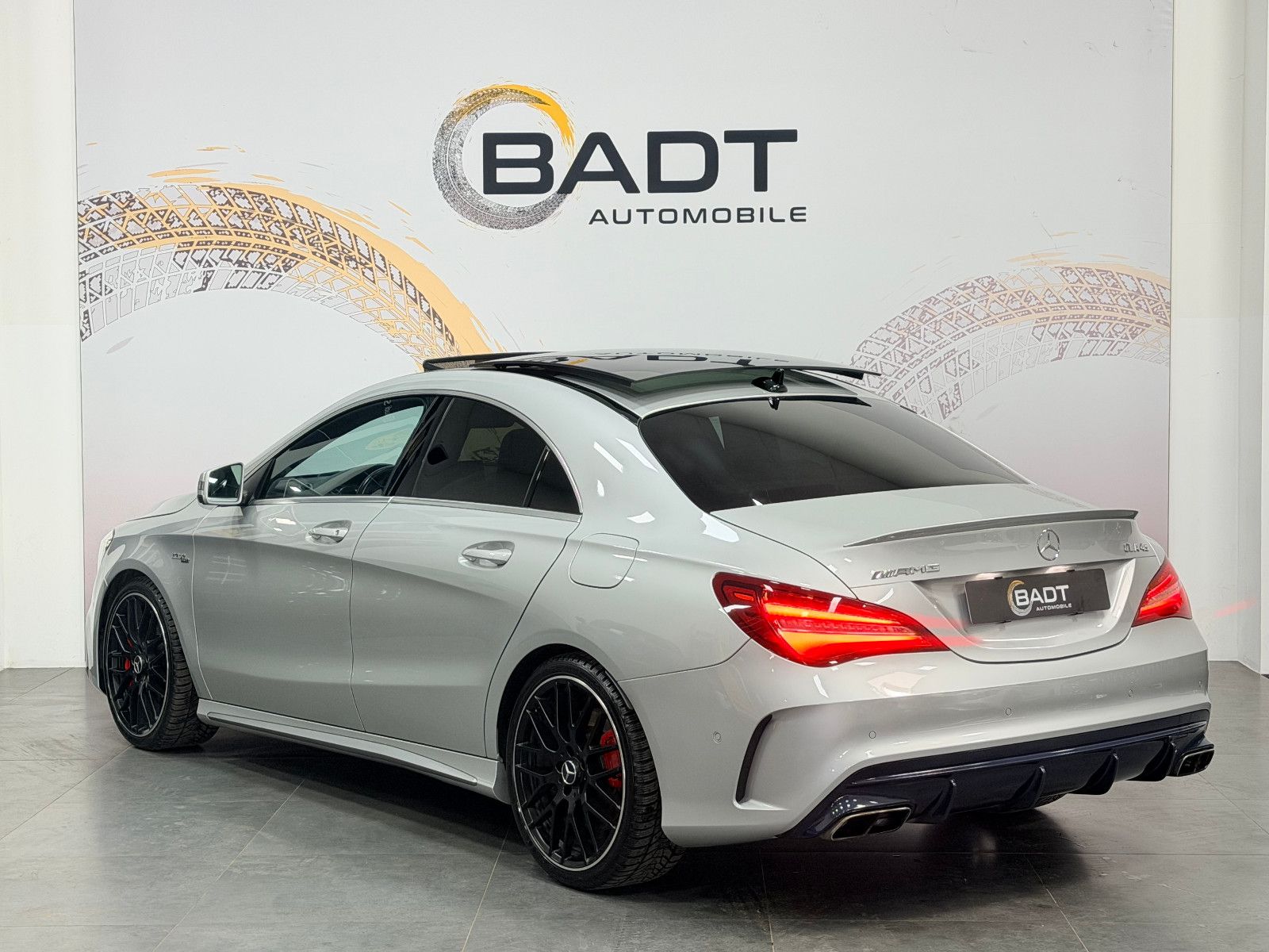 Fahrzeugabbildung Mercedes-Benz CLA 45 AMG 4Matic Limousine PANORAMA