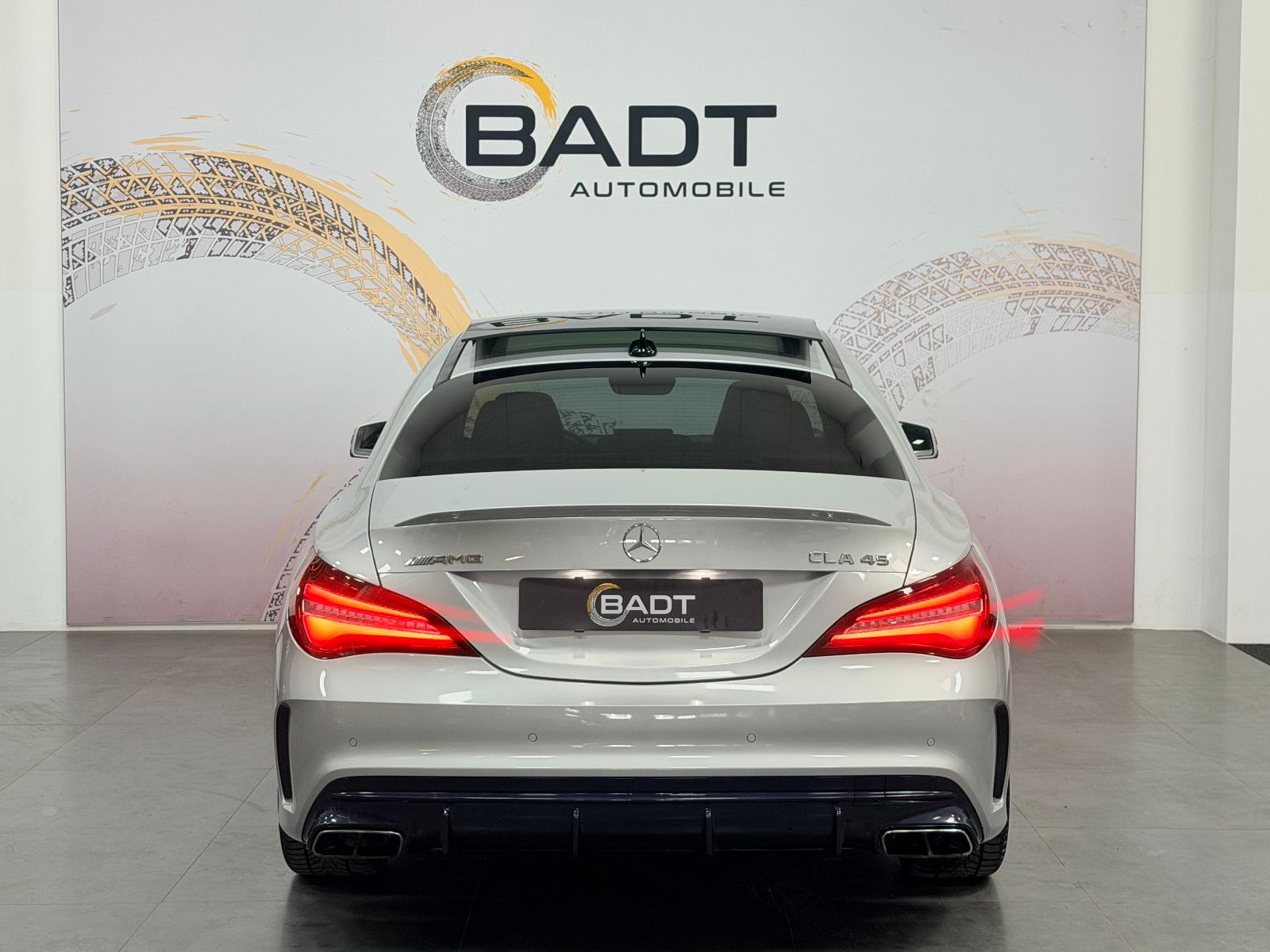 Fahrzeugabbildung Mercedes-Benz CLA 45 AMG 4Matic Limousine PANORAMA