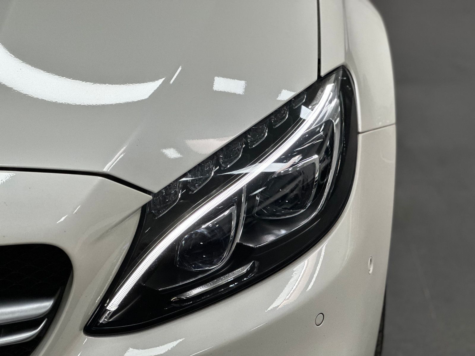 Fahrzeugabbildung Mercedes-Benz C 63 S AMG *CARBON 2*PANO*KLAPPE*MEMORY*BURMESTE