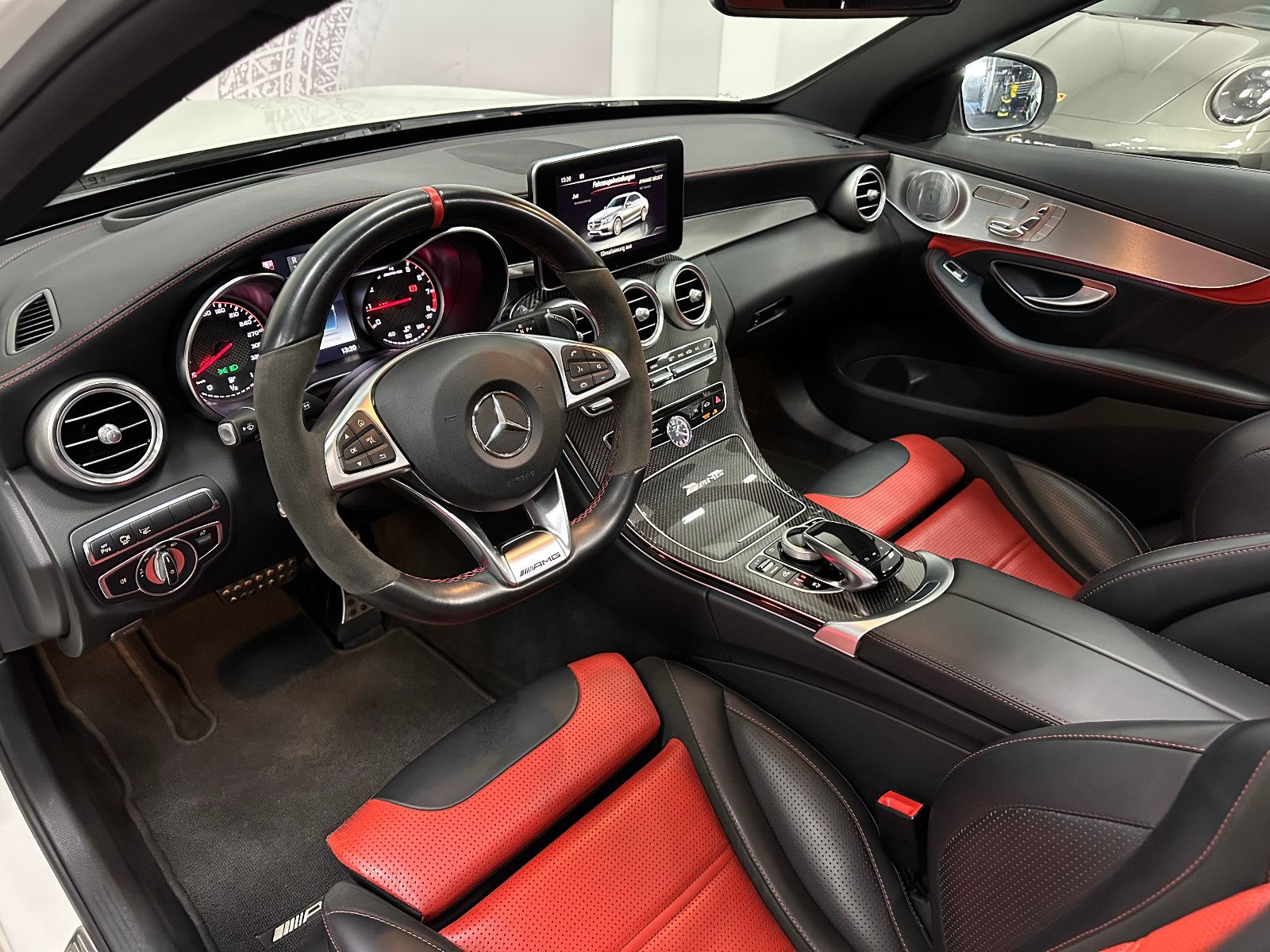 Fahrzeugabbildung Mercedes-Benz C 63 S AMG *CARBON 2*PANO*KLAPPE*MEMORY*BURMESTE