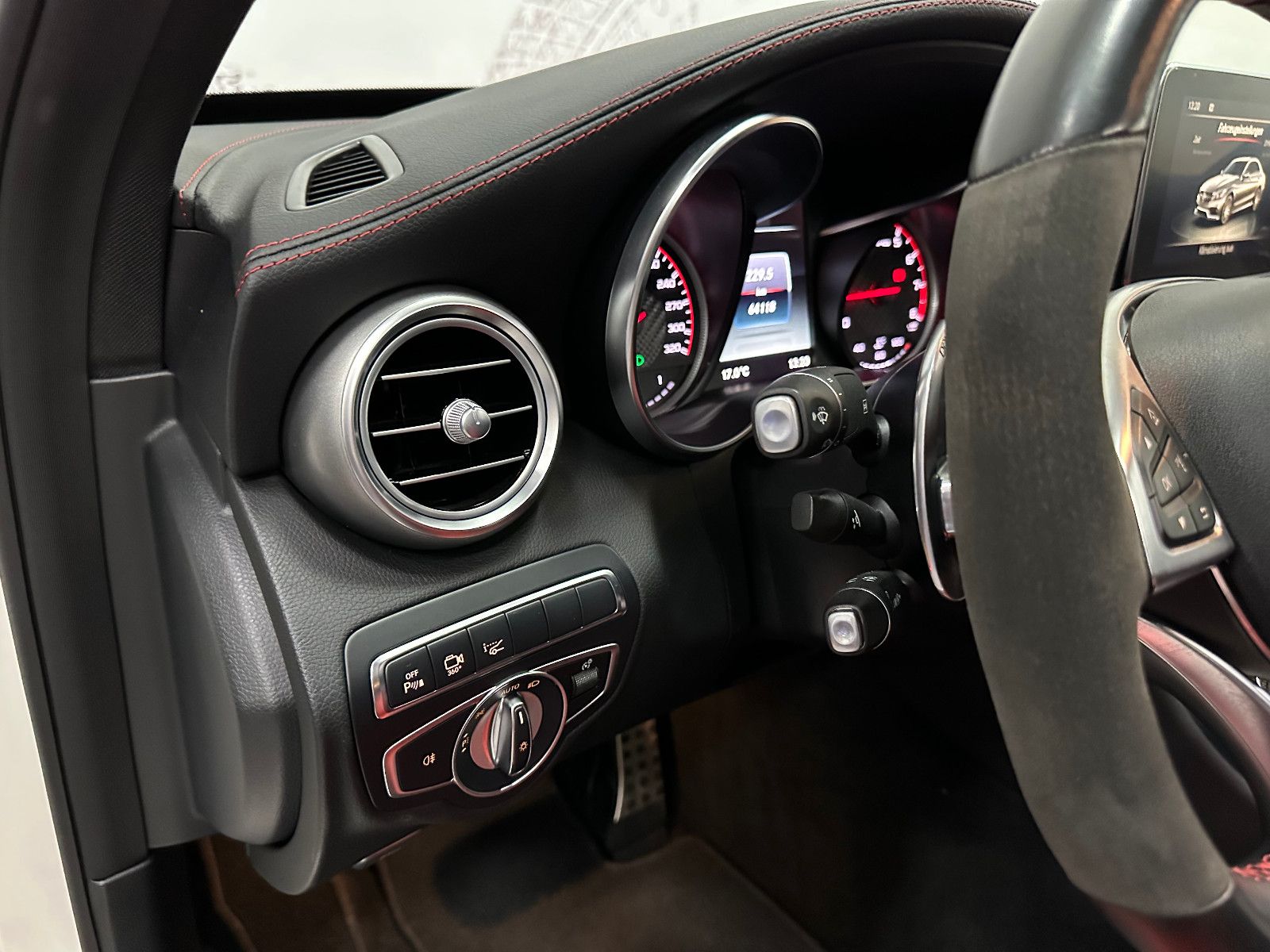 Fahrzeugabbildung Mercedes-Benz C 63 S AMG *CARBON 2*PANO*KLAPPE*MEMORY*BURMESTE