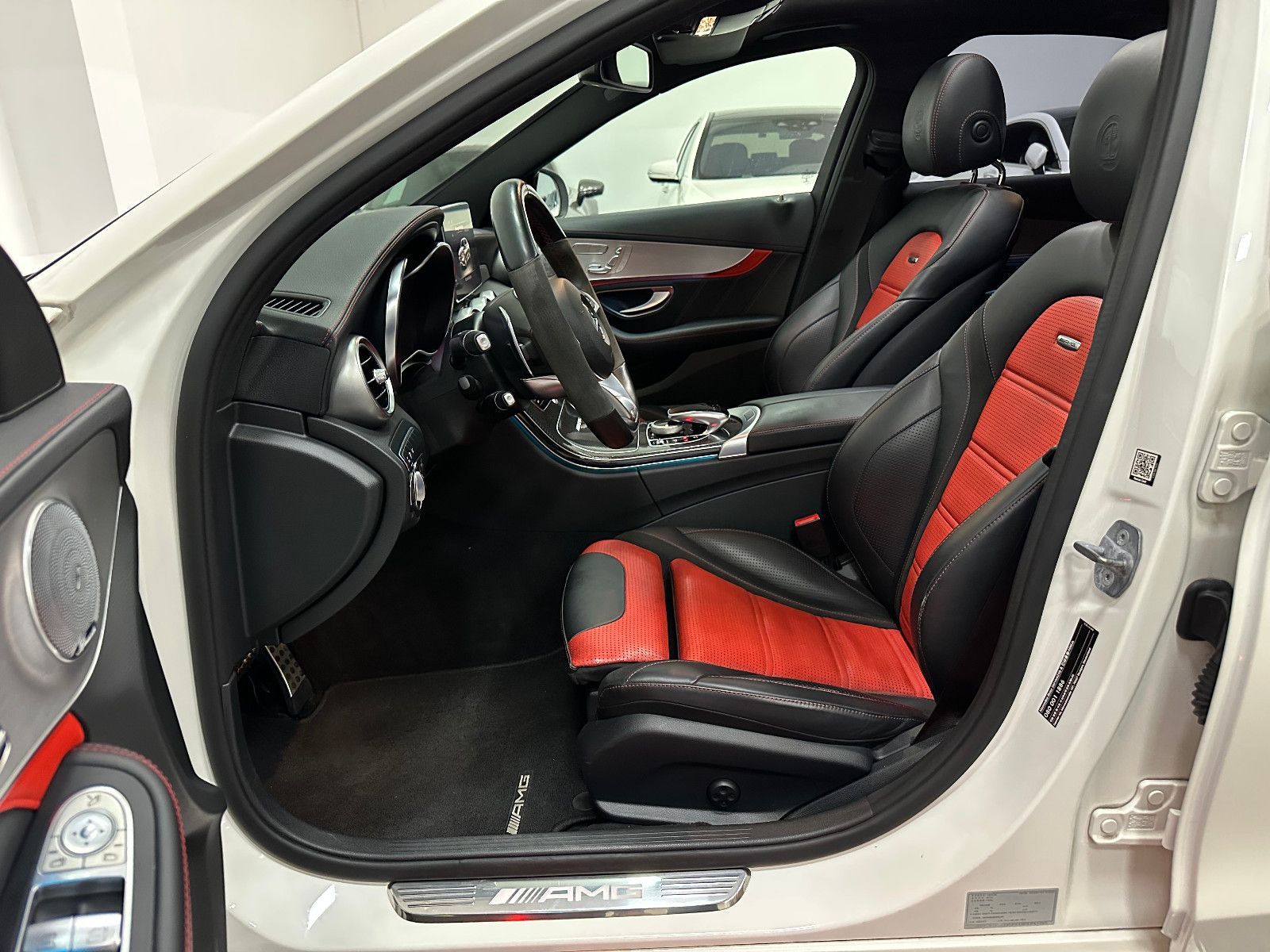 Fahrzeugabbildung Mercedes-Benz C 63 S AMG *CARBON 2*PANO*KLAPPE*MEMORY*BURMESTE