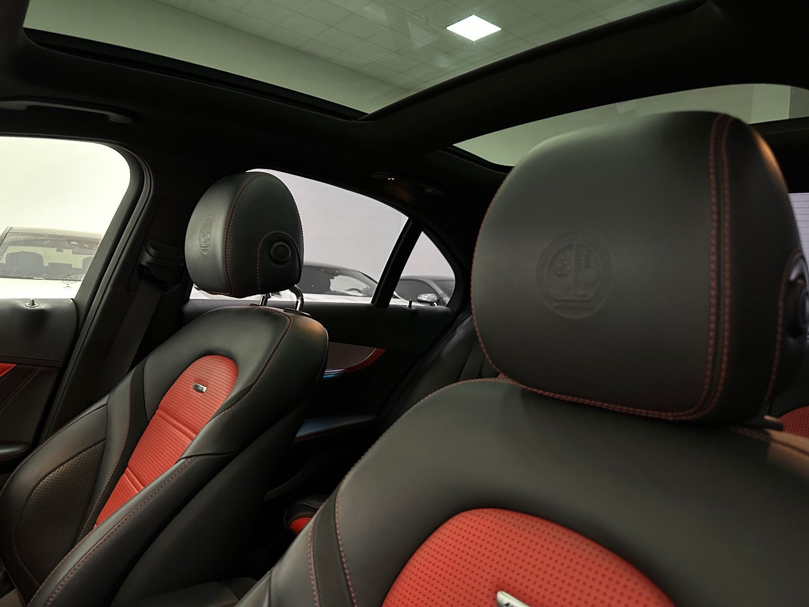 Fahrzeugabbildung Mercedes-Benz C 63 S AMG *CARBON 2*PANO*KLAPPE*MEMORY*BURMESTE