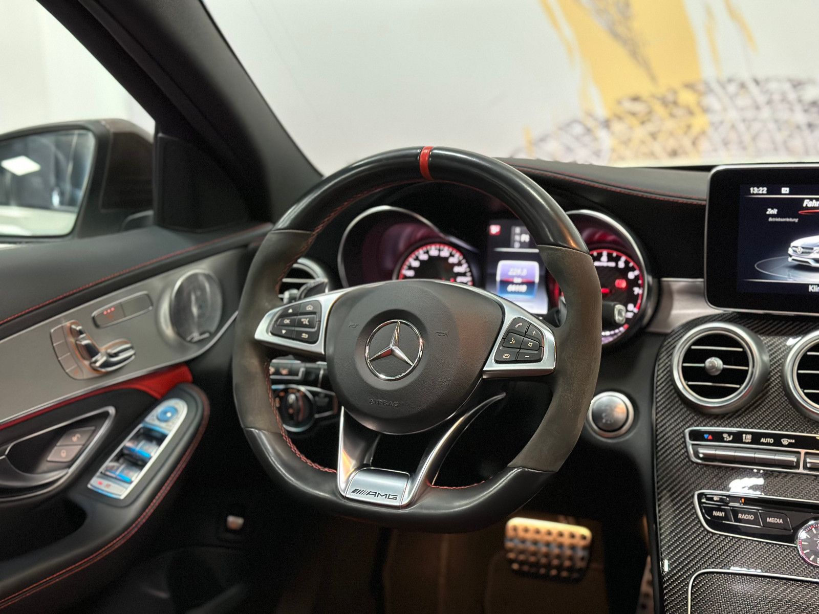 Fahrzeugabbildung Mercedes-Benz C 63 S AMG *CARBON 2*PANO*KLAPPE*MEMORY*BURMESTE