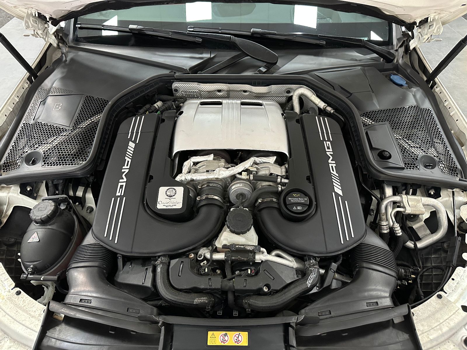 Fahrzeugabbildung Mercedes-Benz C 63 S AMG *CARBON 2*PANO*KLAPPE*MEMORY*BURMESTE
