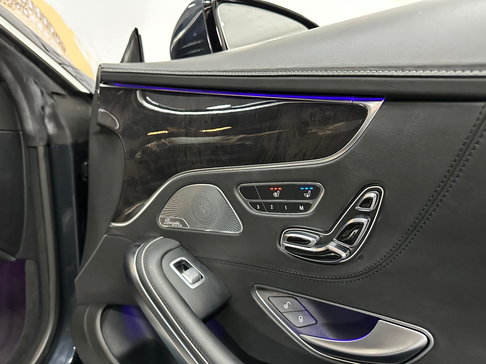 Fahrzeugabbildung Mercedes-Benz S 63 AMG Coupe 4Matic*3D BURMESTER*BREMSEN NEU*