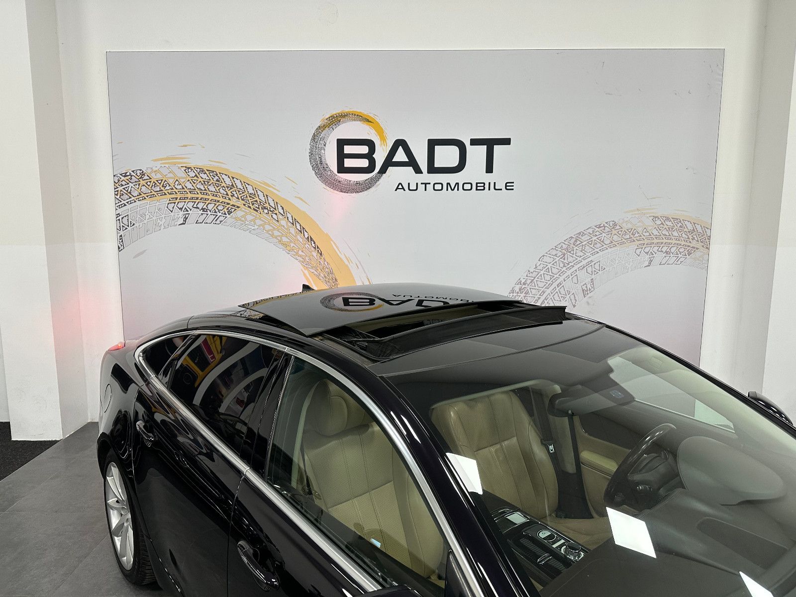 Fahrzeugabbildung Jaguar XJ Premium Luxury AWD Lang TV PANO