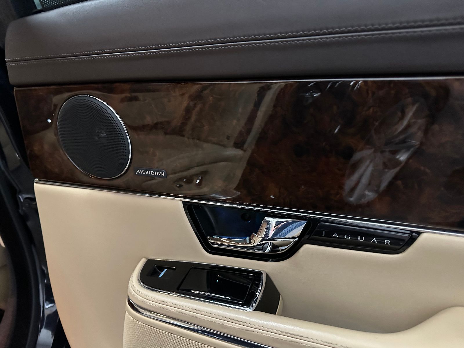 Fahrzeugabbildung Jaguar XJ Premium Luxury AWD Lang TV PANO