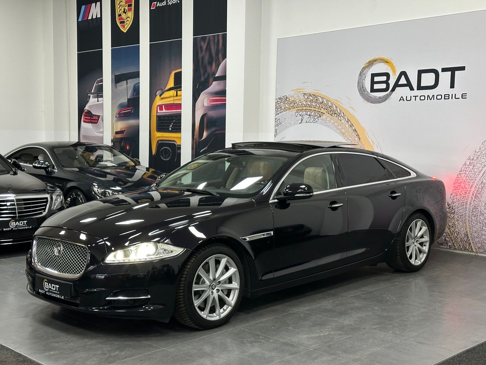 Fahrzeugabbildung Jaguar XJ Premium Luxury AWD Lang TV PANO