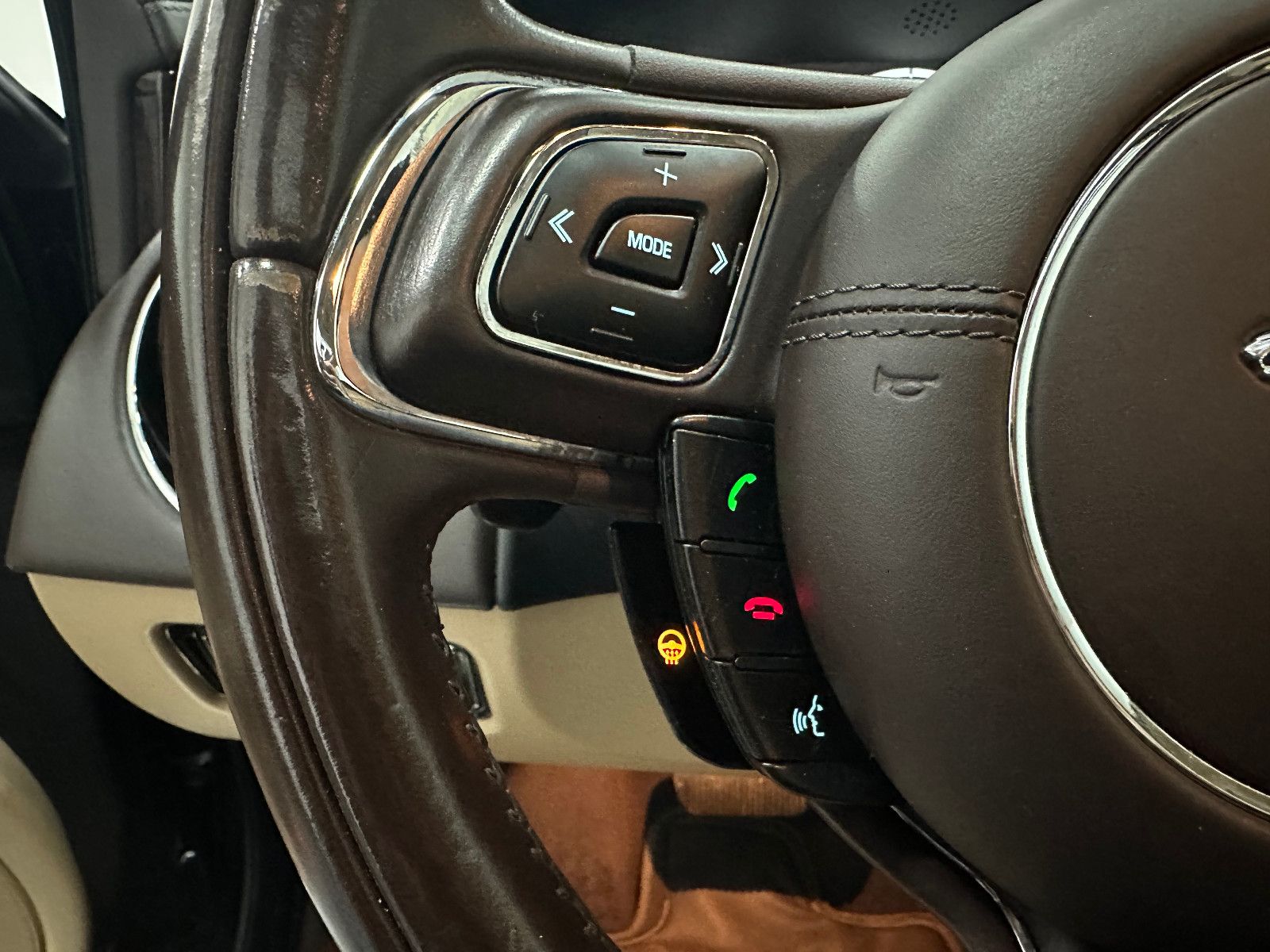 Fahrzeugabbildung Jaguar XJ Premium Luxury AWD Lang TV PANO