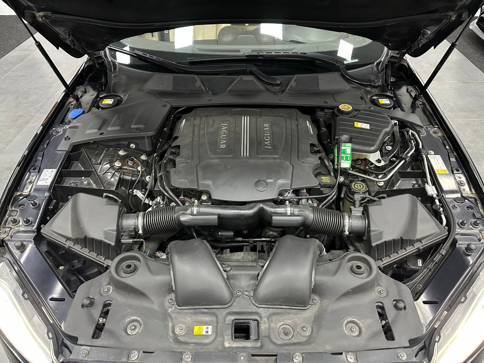 Fahrzeugabbildung Jaguar XJ Premium Luxury AWD Lang TV PANO