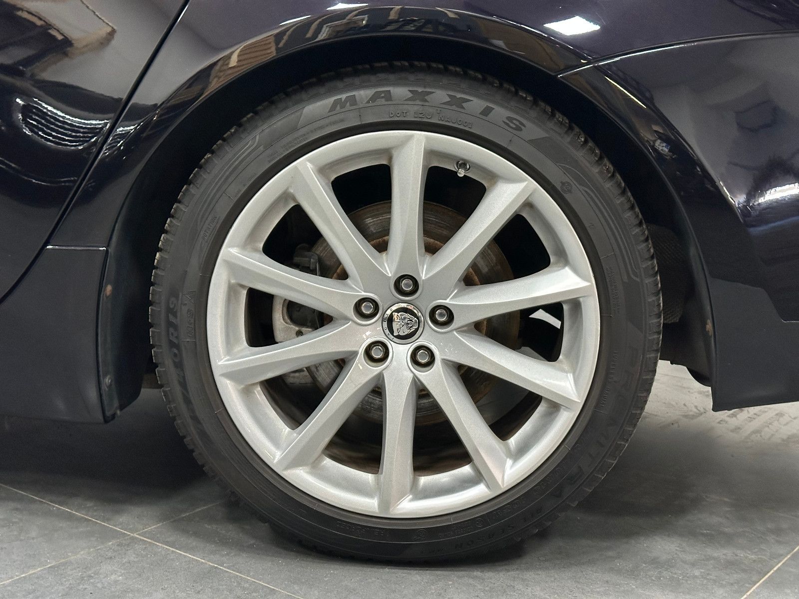 Fahrzeugabbildung Jaguar XJ Premium Luxury AWD Lang TV PANO