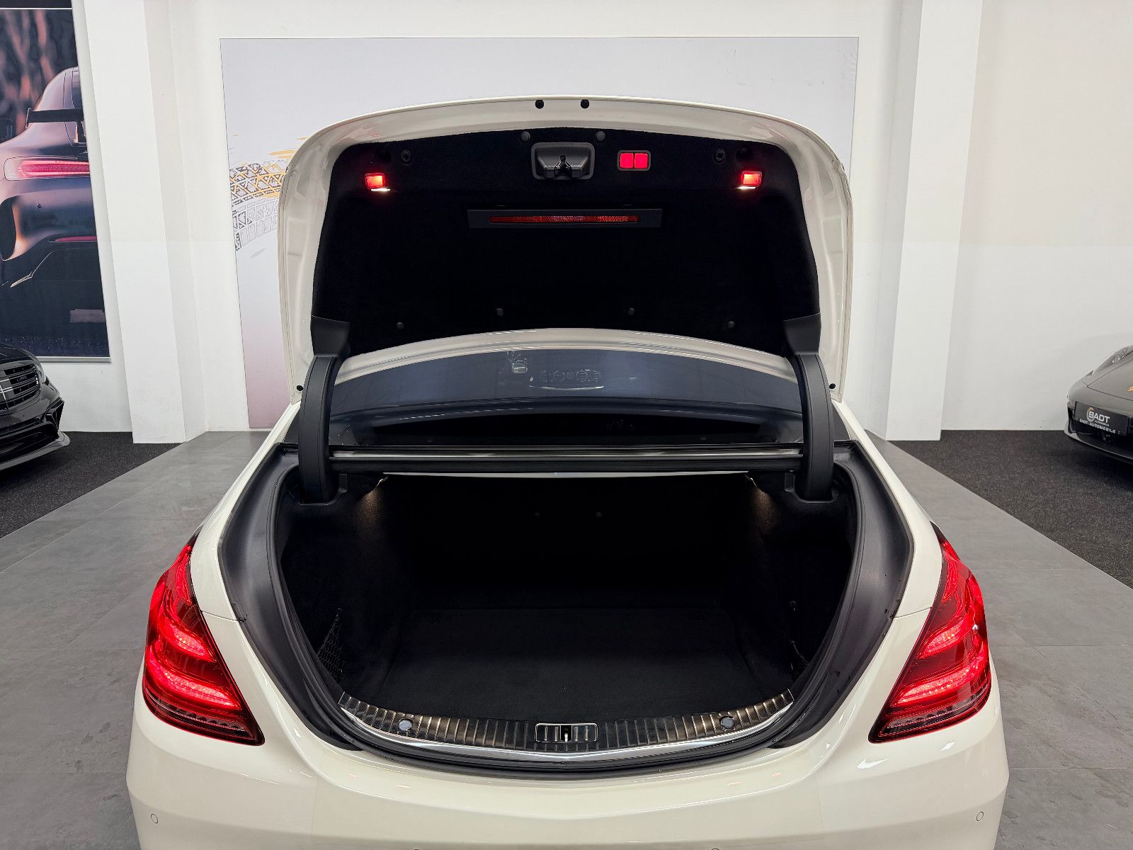 Fahrzeugabbildung Mercedes-Benz S 63 AMG 4Matic+ L *PANO*HUD*360°*DTR*SOFTCLOSE*