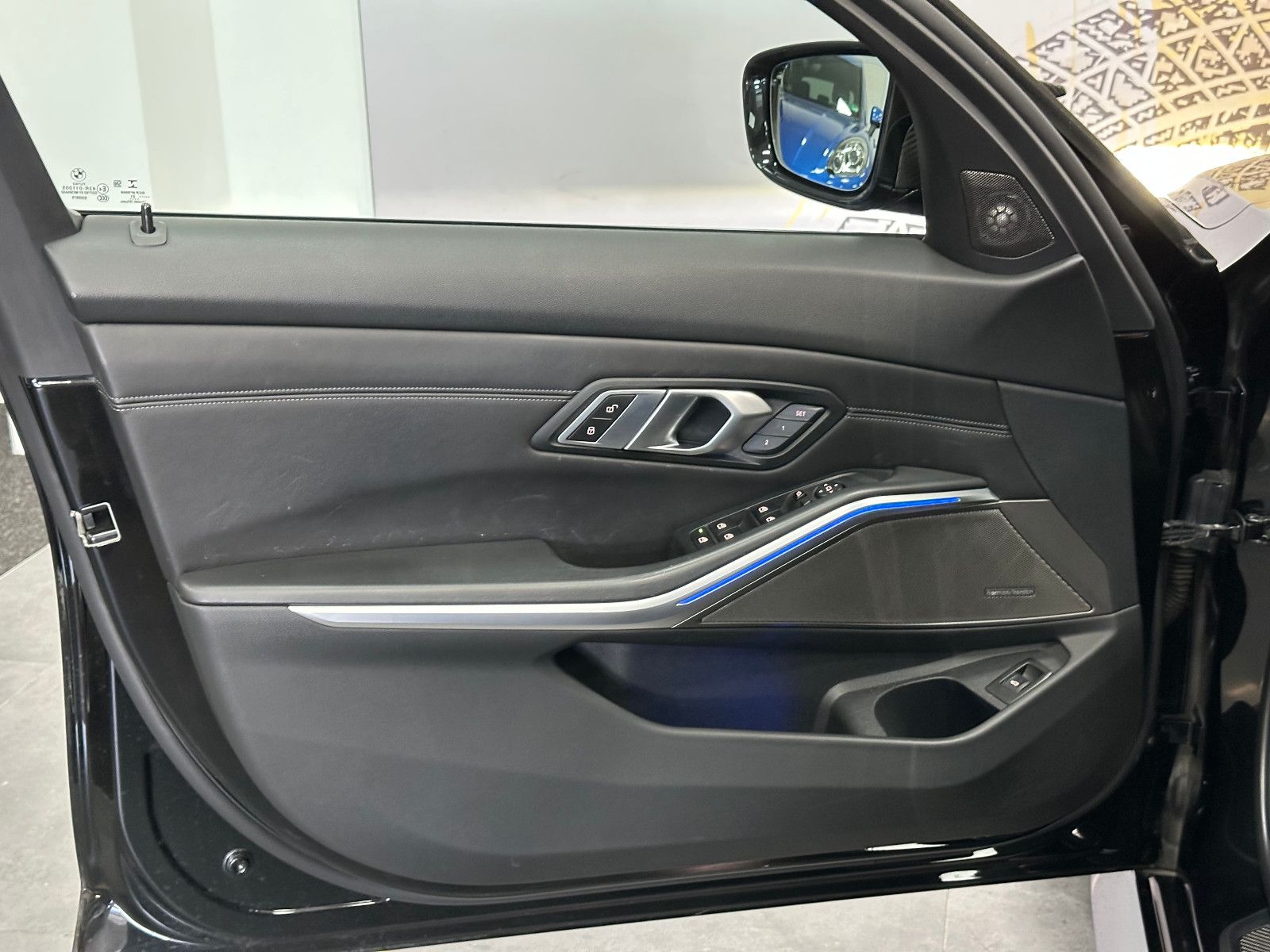 Fahrzeugabbildung BMW M3 Lim. Competition*CARBON+PERF. SITZE*360°*