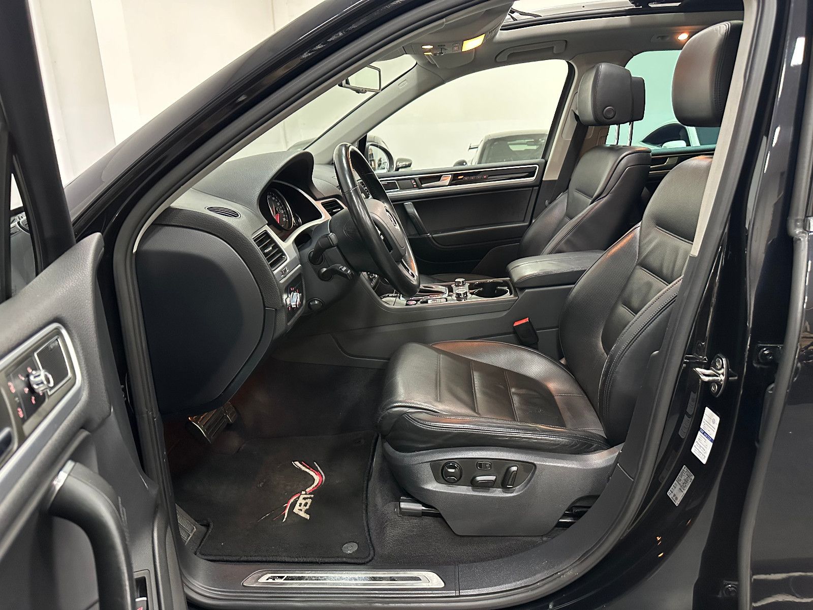 Fahrzeugabbildung Volkswagen Touareg V8 TDI ABT R-LINE DYNAUDIO AHK PANO 22"