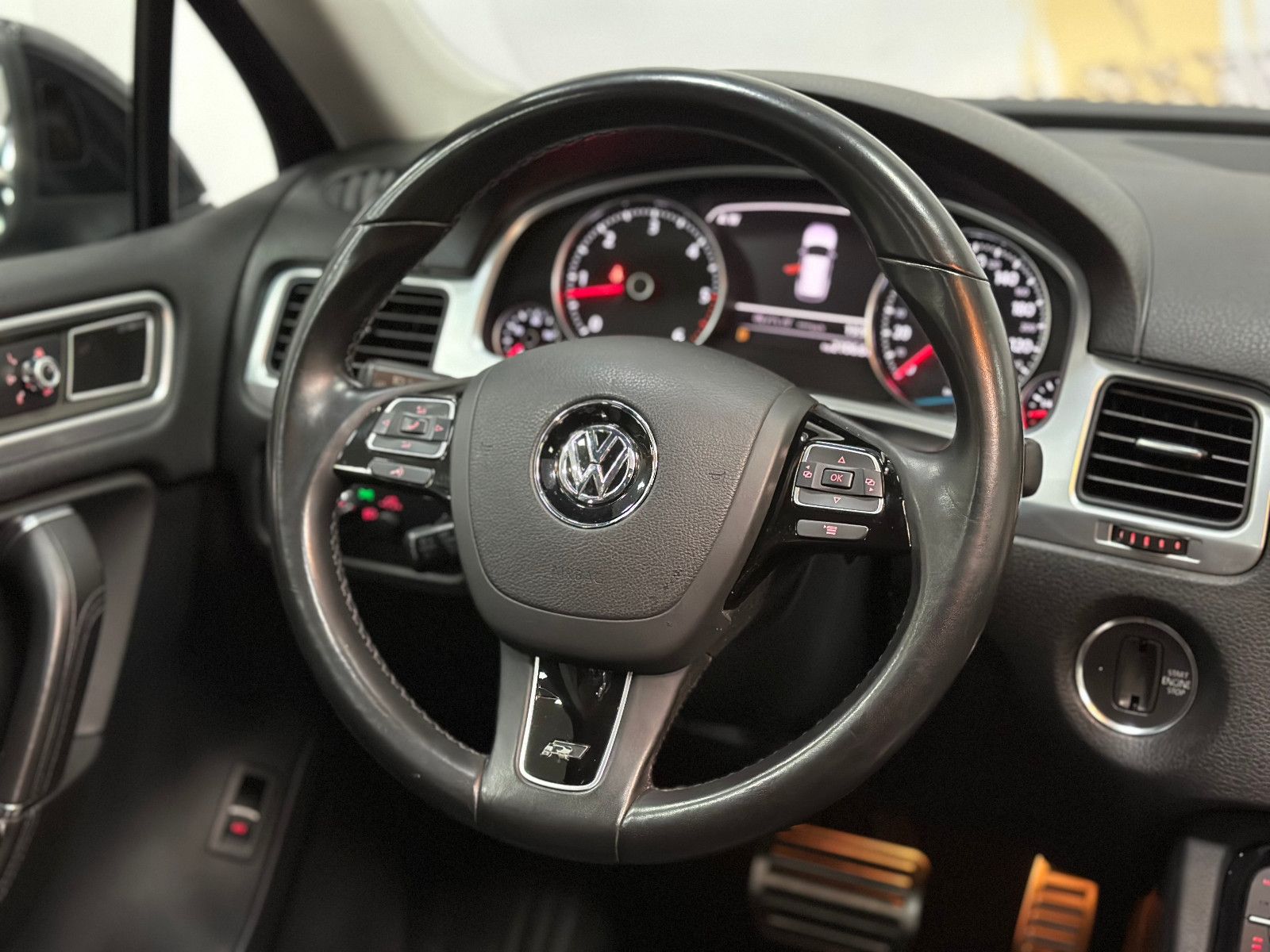 Fahrzeugabbildung Volkswagen Touareg V8 TDI ABT R-LINE DYNAUDIO AHK PANO 22"